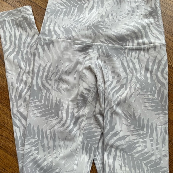 Lululemon Wunder Under Leggings - Palm Trees size 6 - Picture 13 of 13